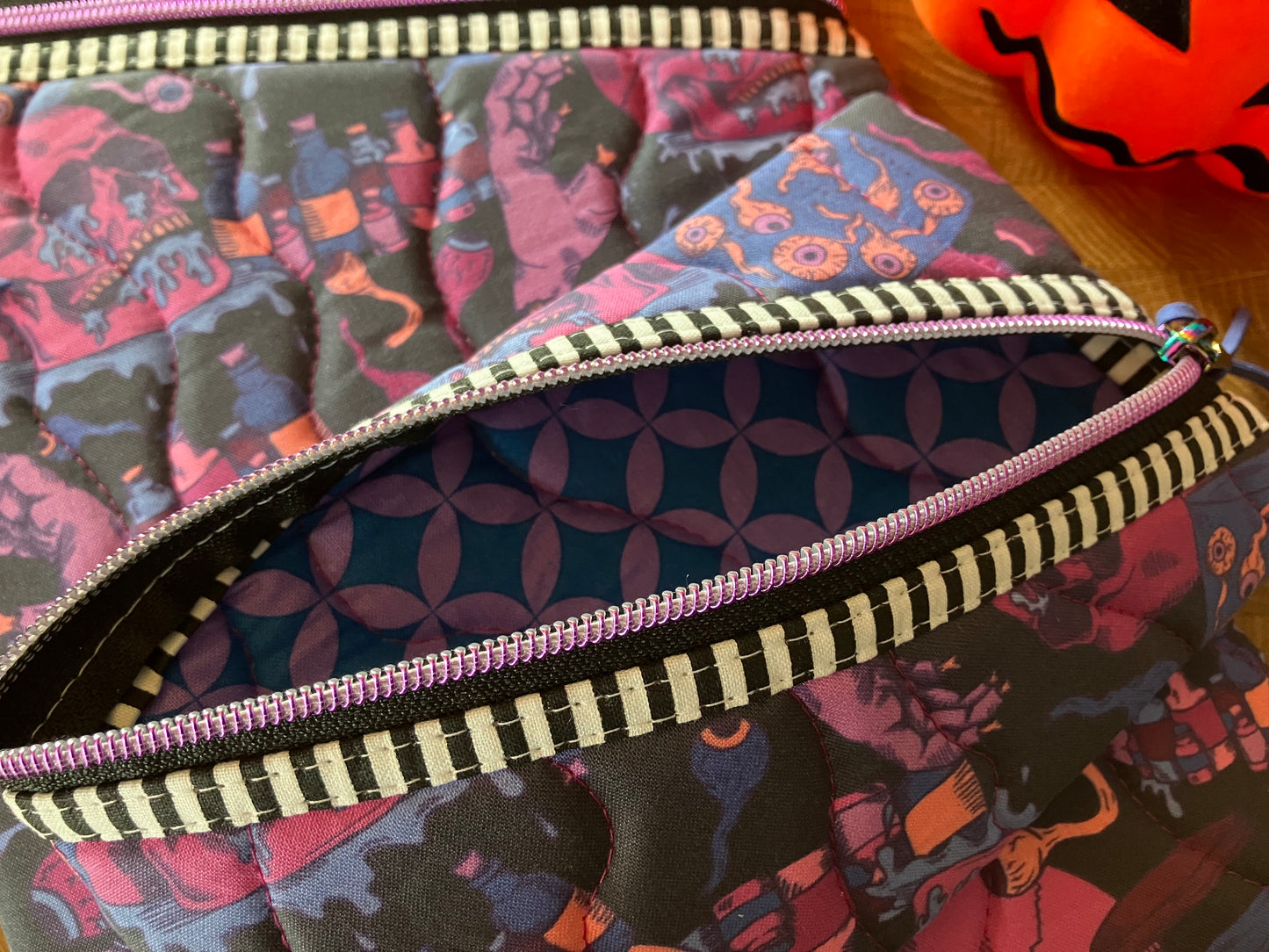 SKULLS BOOK POUCH SET