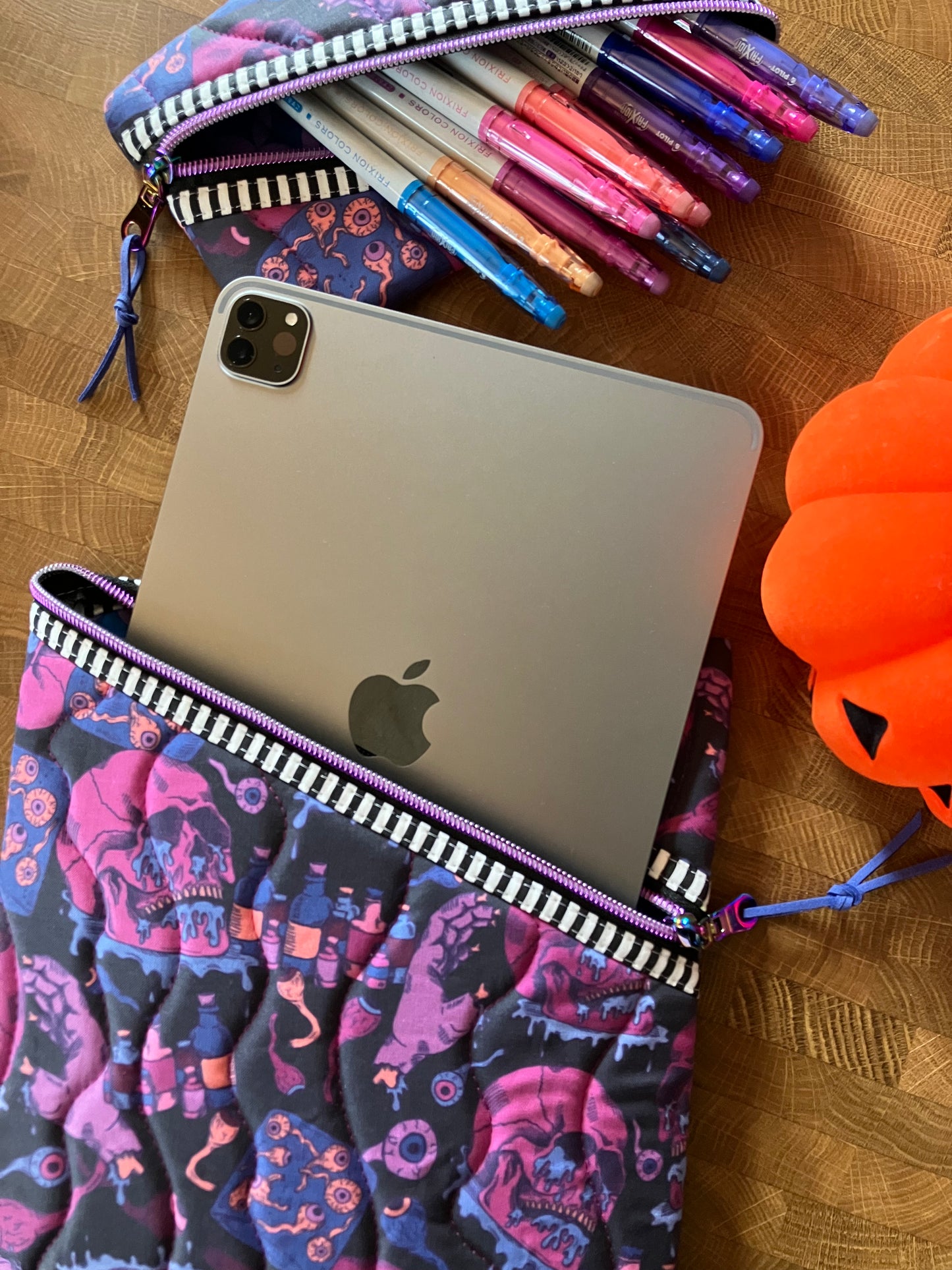 SKULLS BOOK POUCH SET