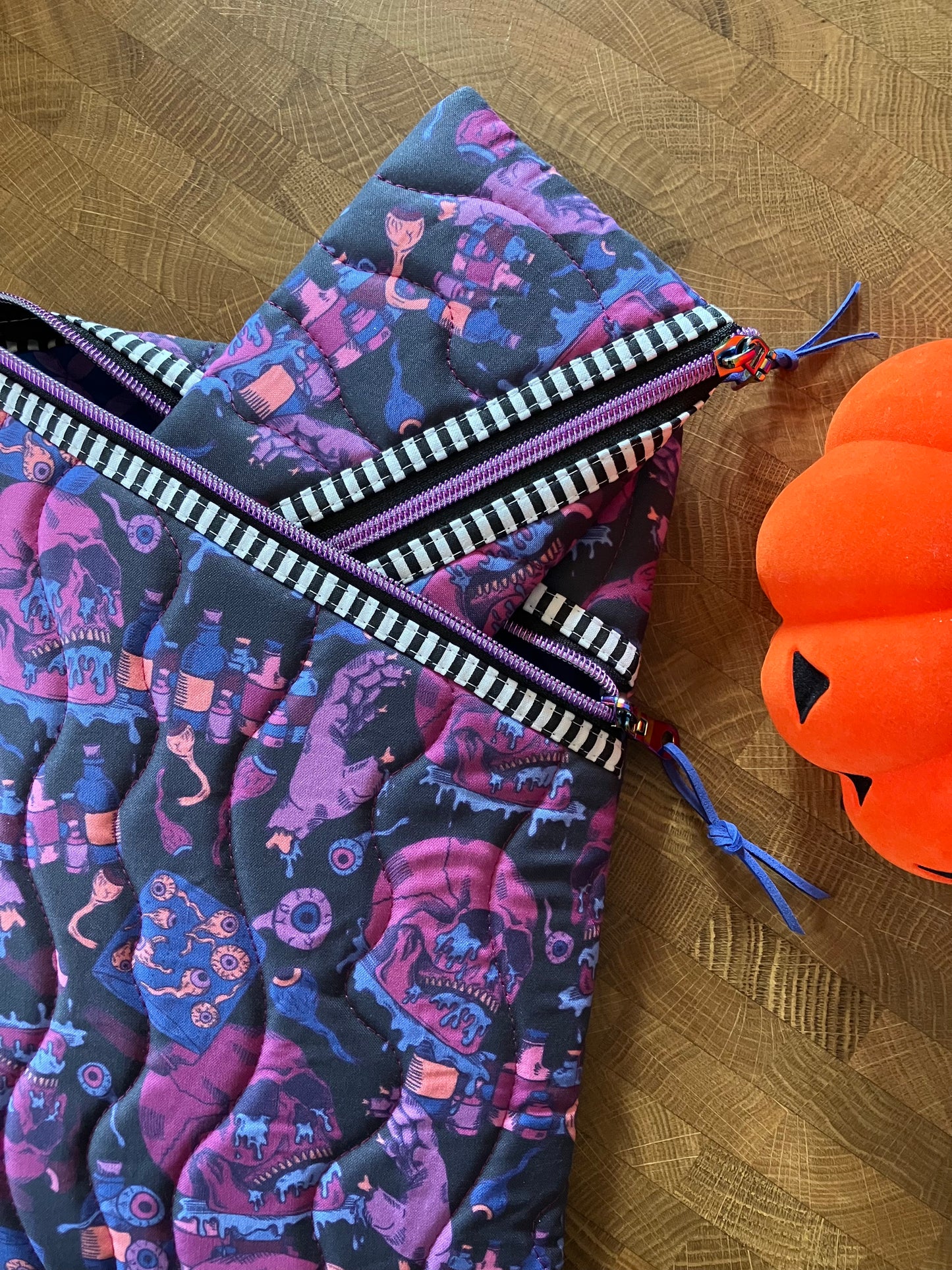 SKULLS BOOK POUCH SET