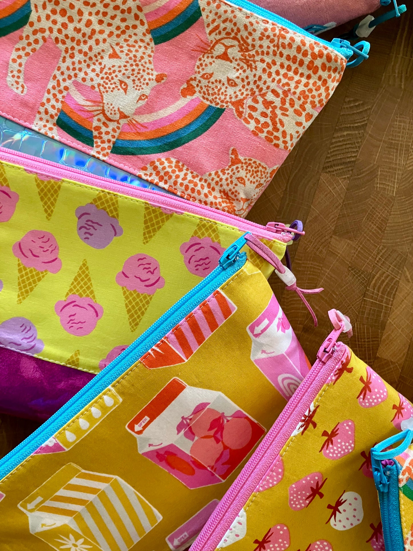 JUICE BOXES + GLITTER VINYL COSMETIC BAG