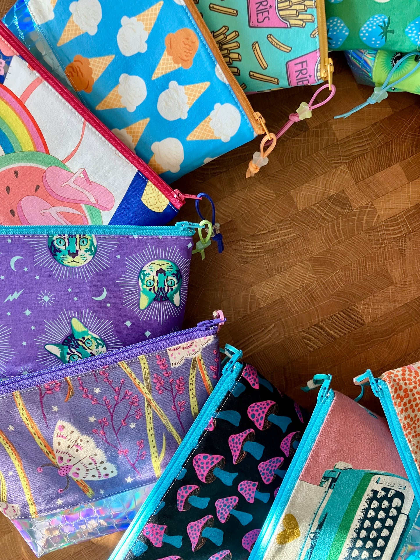 ICE CREAM CONES + HOLOGRAPHIC VINYL COSMETIC BAG