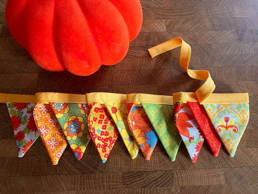 RETRO FALL FLORAL BITTY BANNER