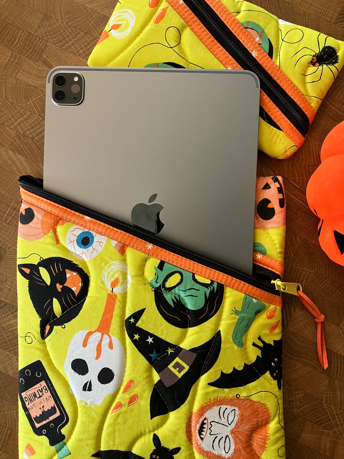 Halloween Book Pouch Set