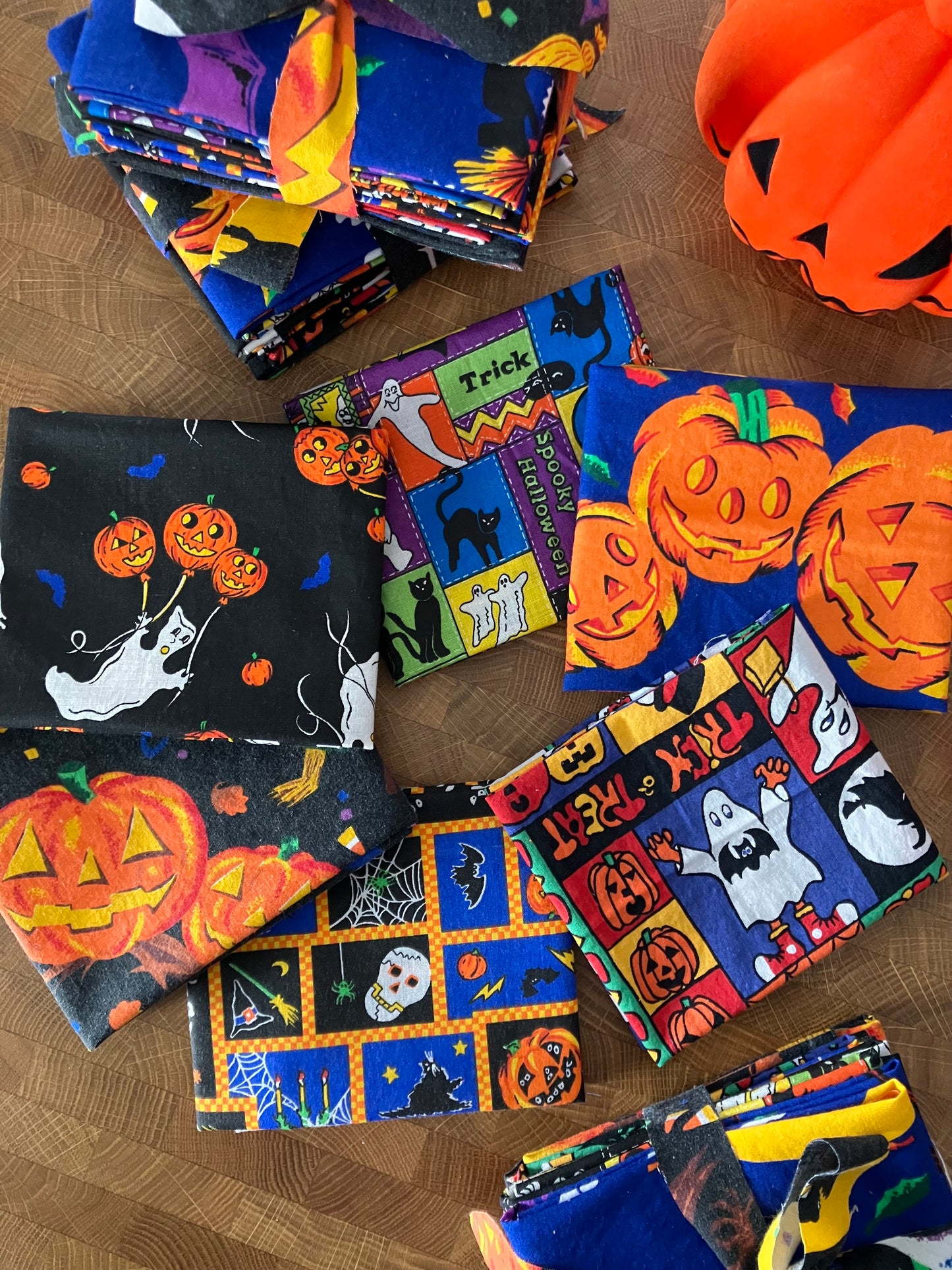 Fat Quarter Bundles: 6 *VINTAGE* Halloween Fabrics