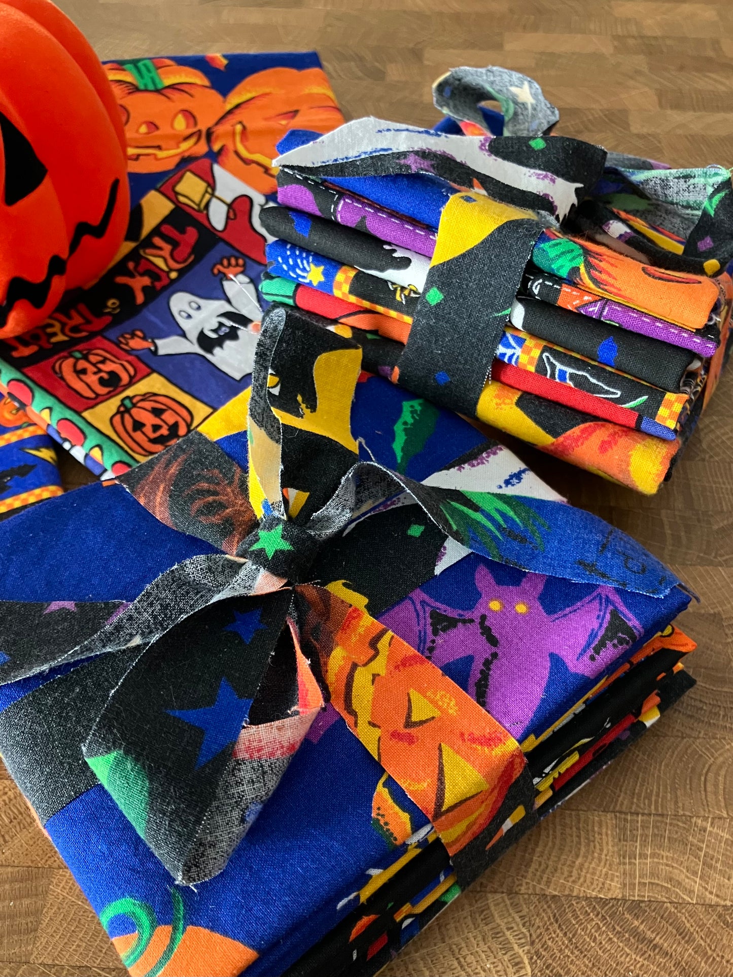 Fat Quarter Bundles: 6 *VINTAGE* Halloween Fabrics