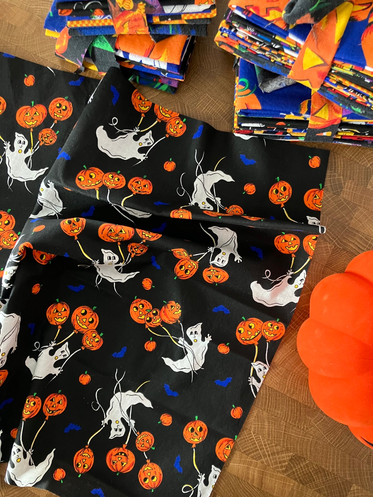 Fat Quarter Bundles: 6 *VINTAGE* Halloween Fabrics