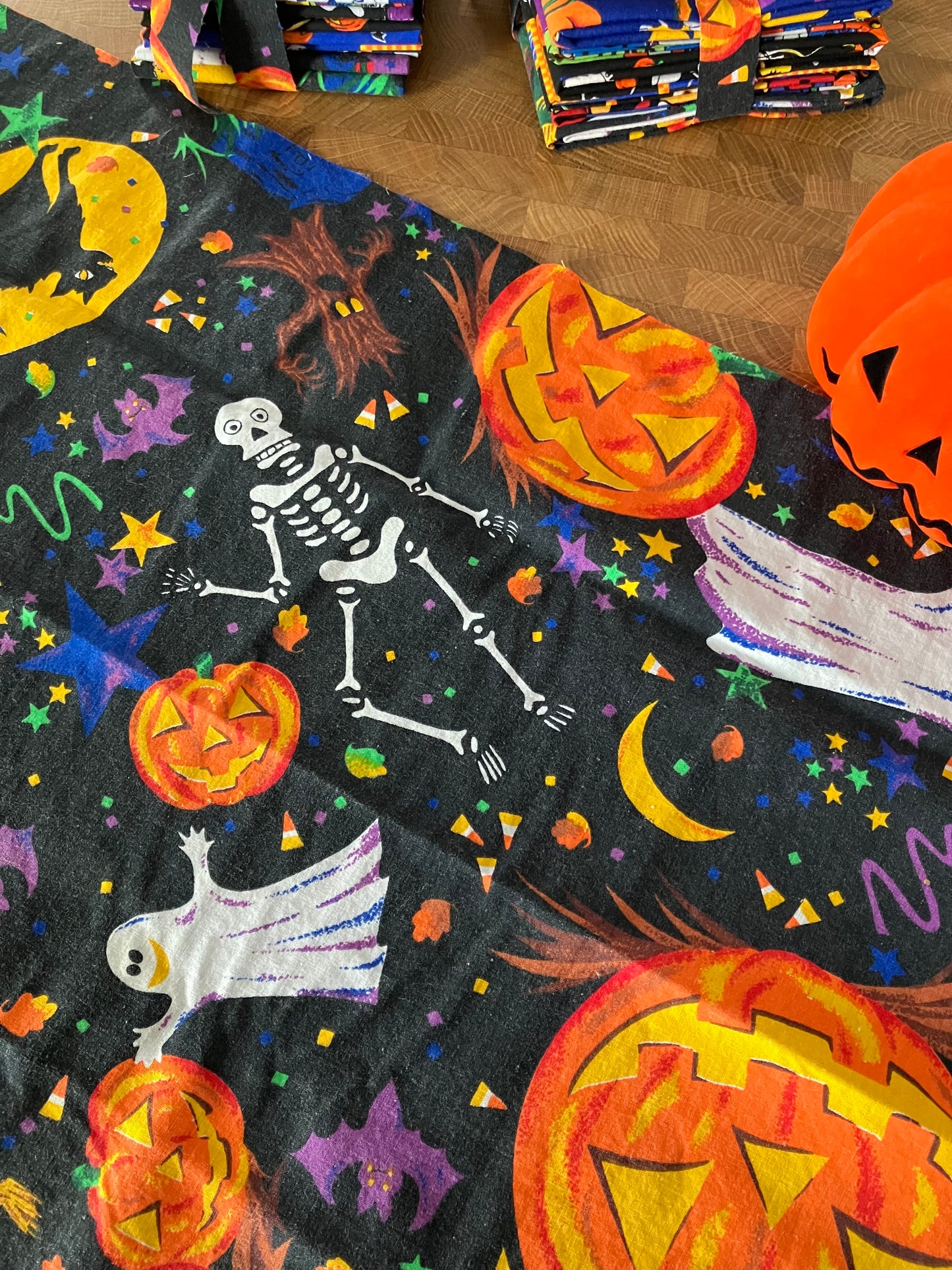 Fat Quarter Bundles: 6 *VINTAGE* Halloween Fabrics