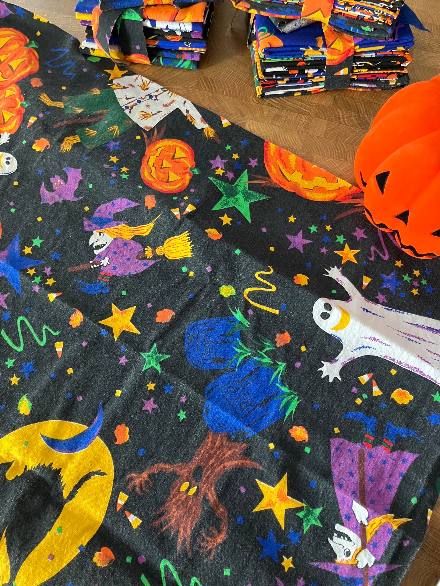 Fat Quarter Bundles: 6 *VINTAGE* Halloween Fabrics