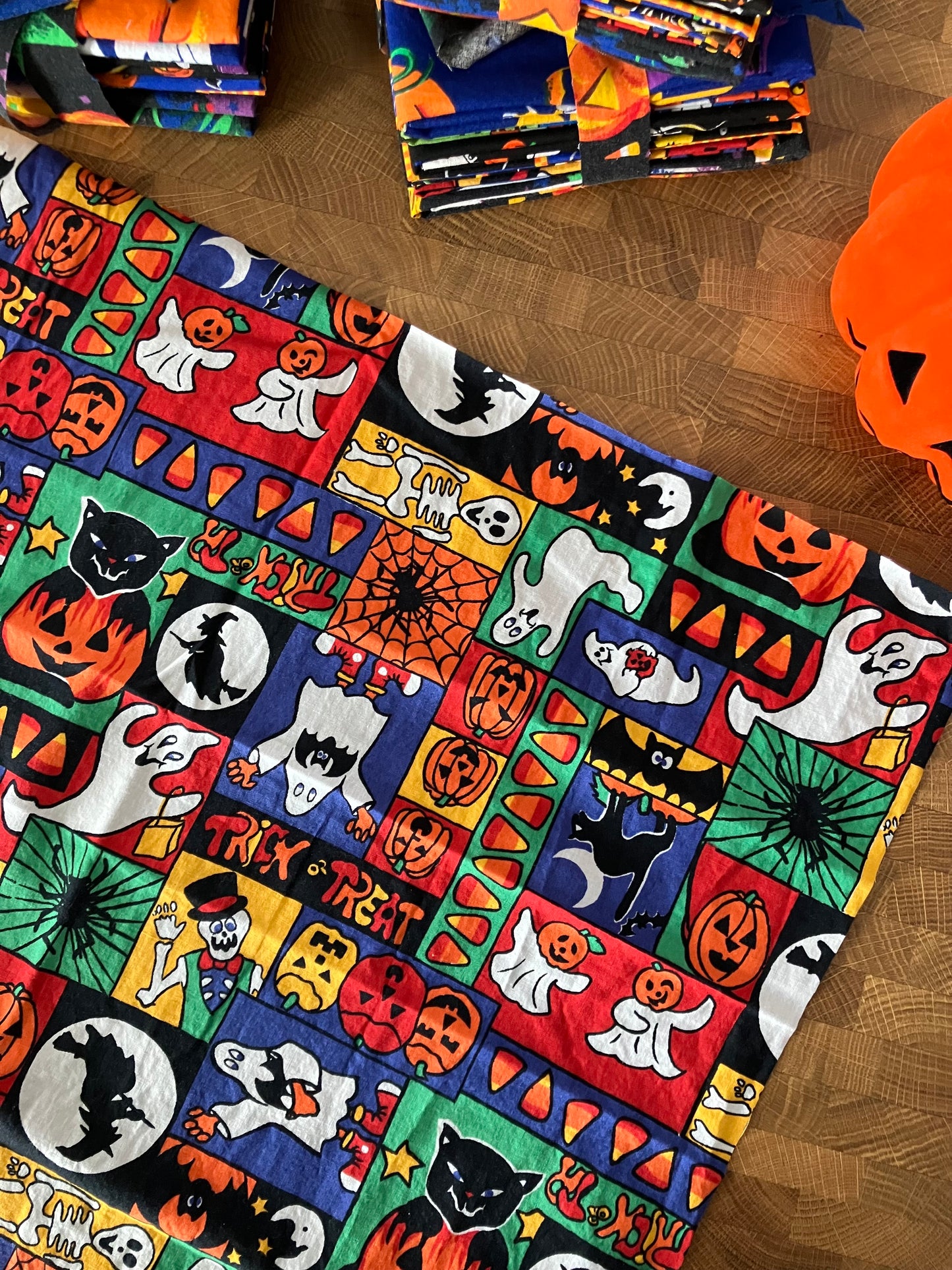 Fat Quarter Bundles: 6 *VINTAGE* Halloween Fabrics