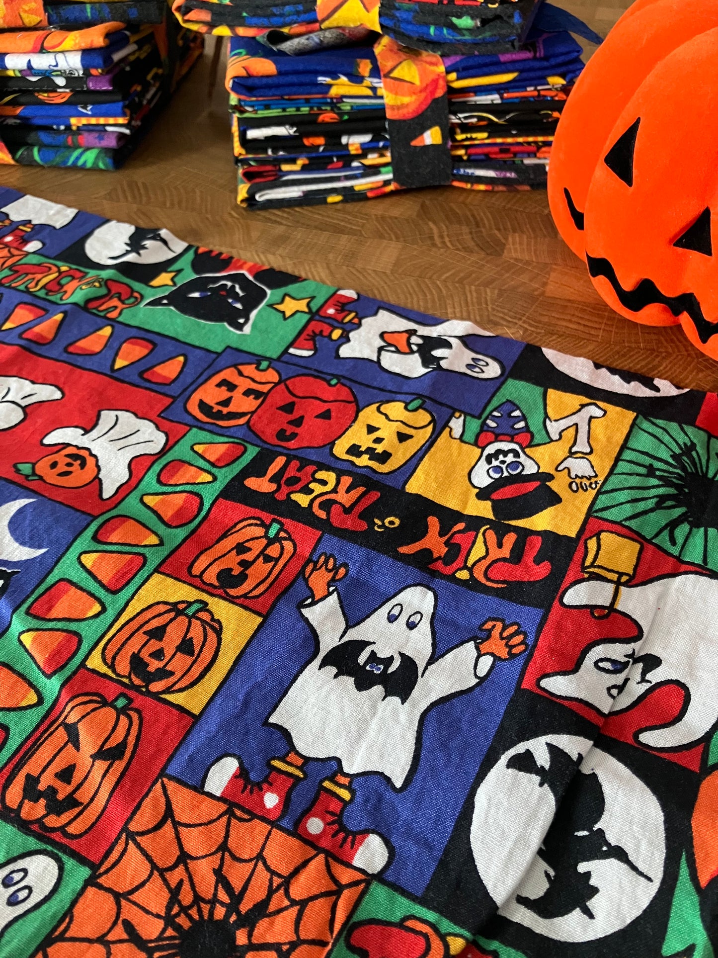 Fat Quarter Bundles: 6 *VINTAGE* Halloween Fabrics