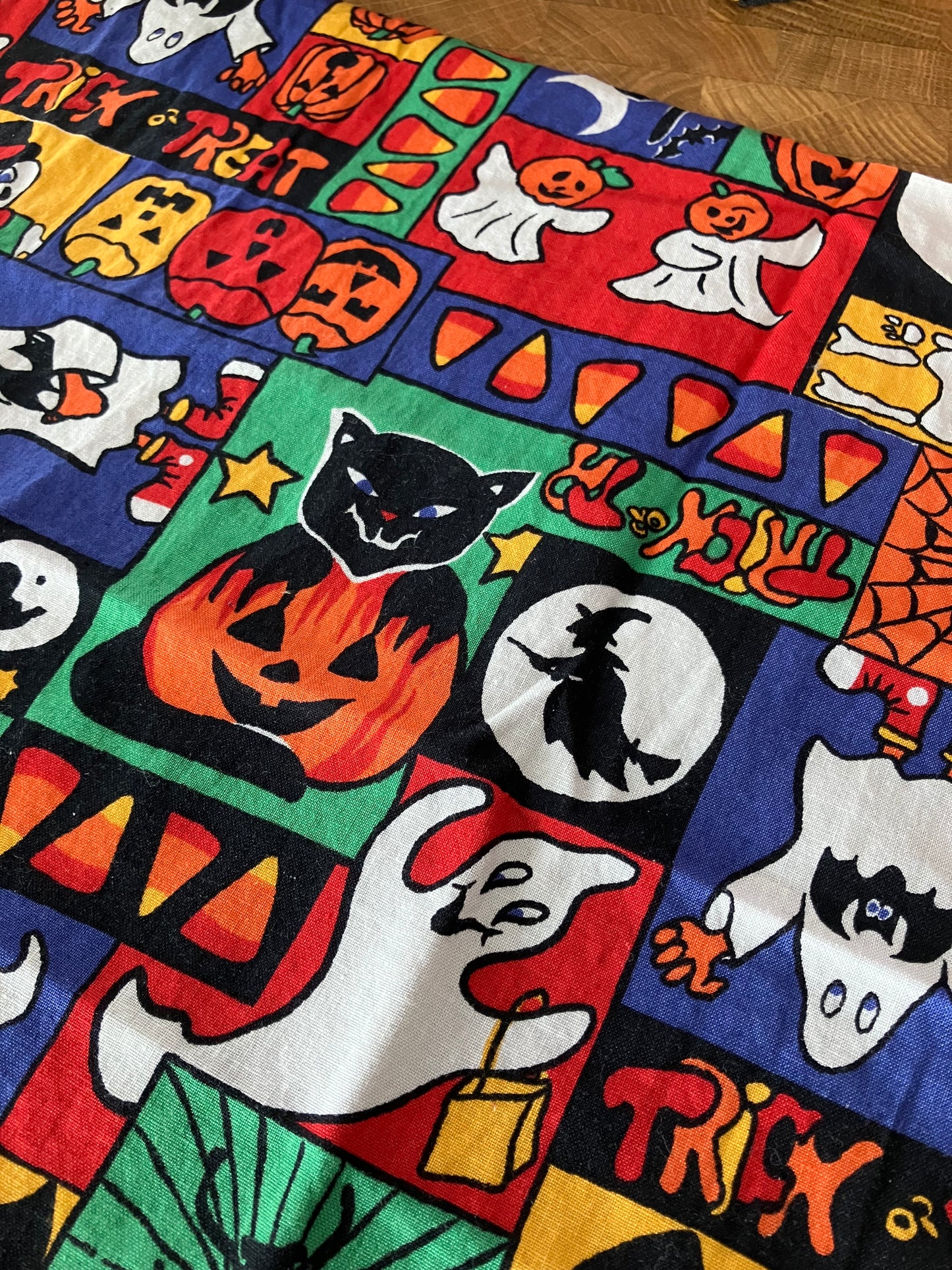 Fat Quarter Bundles: 6 *VINTAGE* Halloween Fabrics