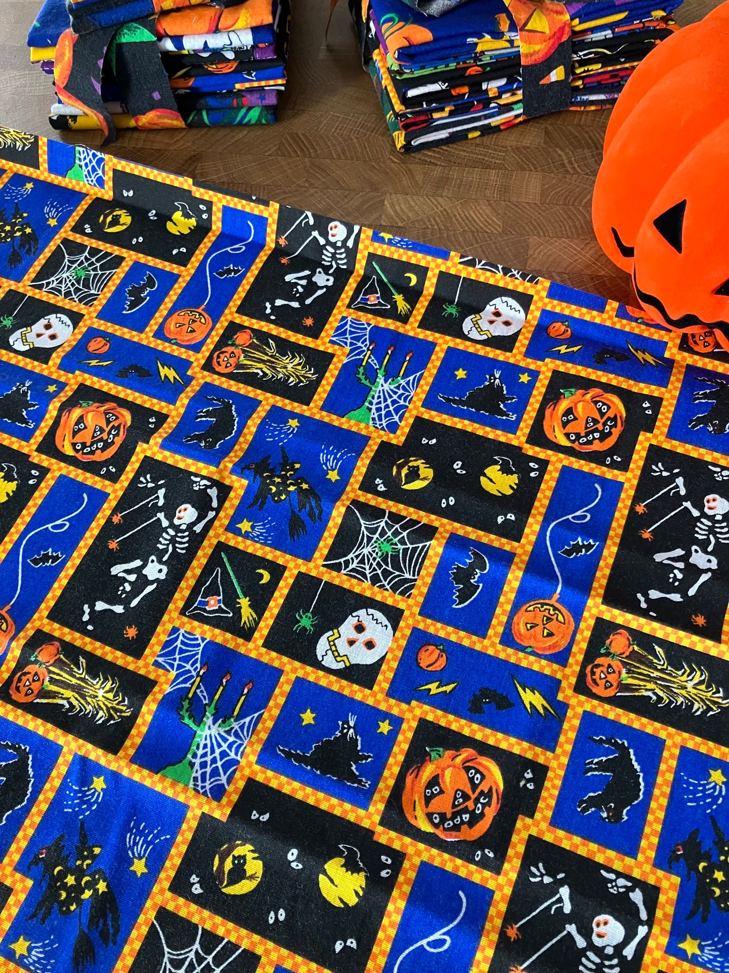 Fat Quarter Bundles: 6 *VINTAGE* Halloween Fabrics