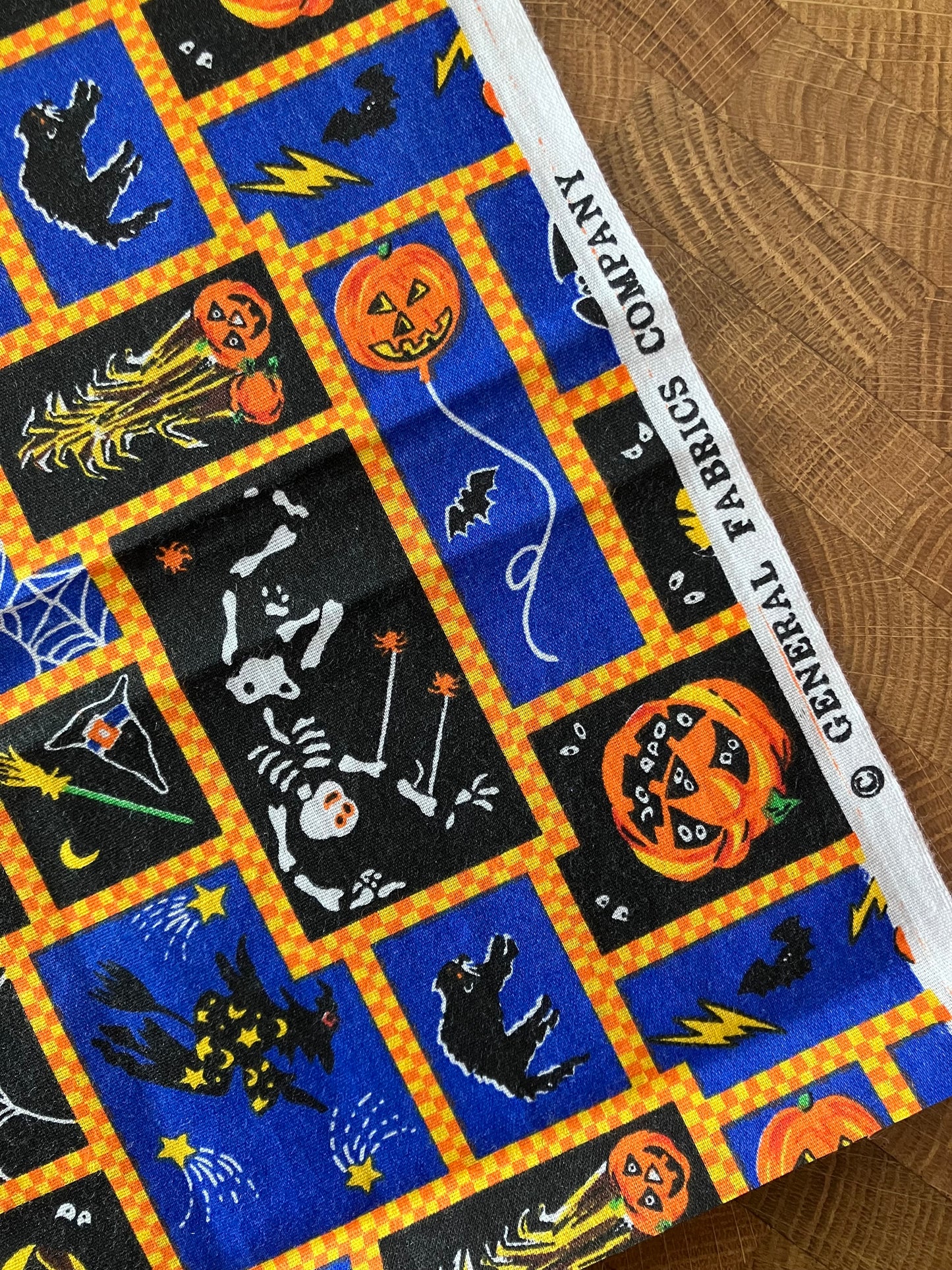 Fat Quarter Bundles: 6 *VINTAGE* Halloween Fabrics