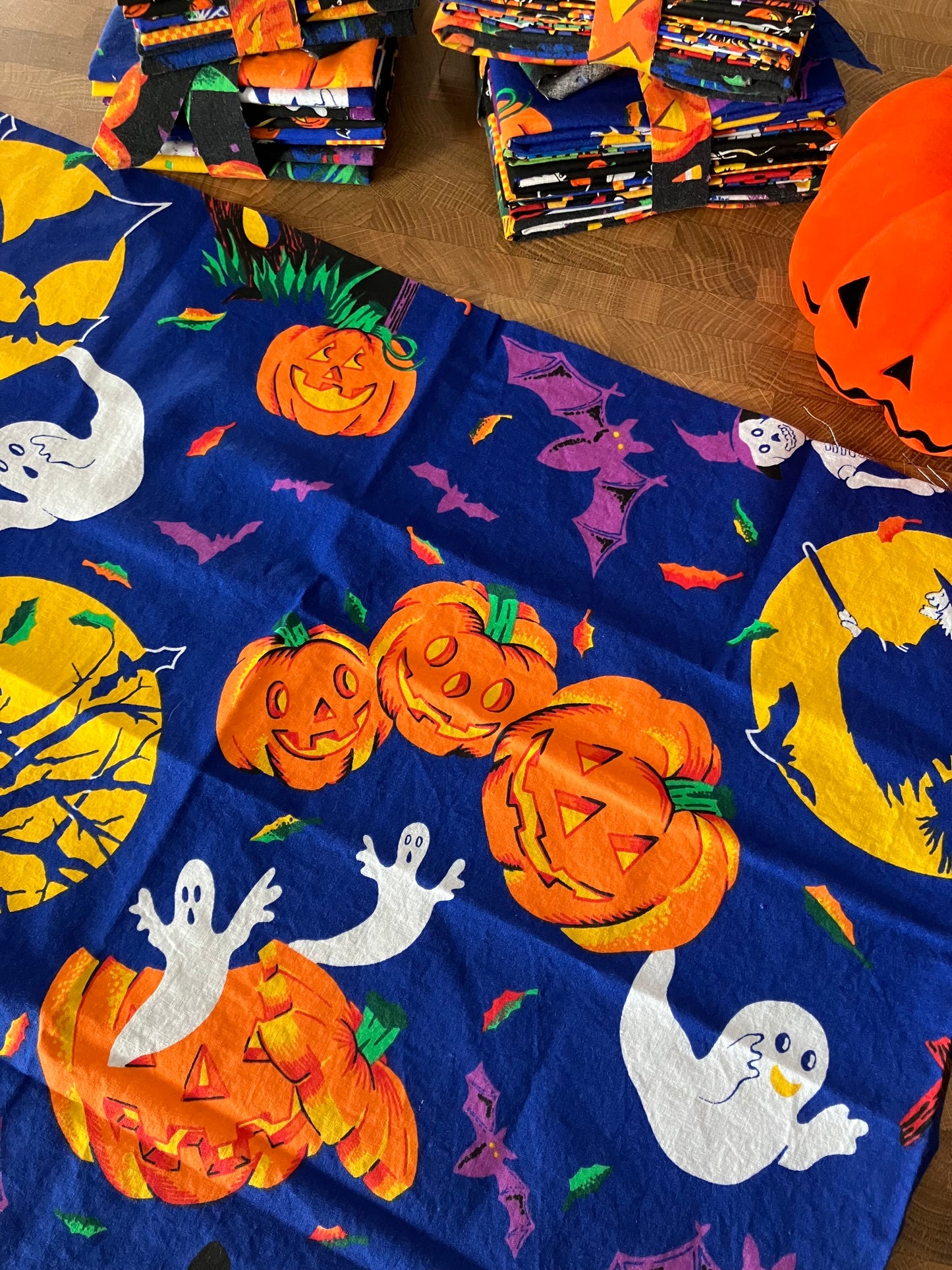 Fat Quarter Bundles: 6 *VINTAGE* Halloween Fabrics