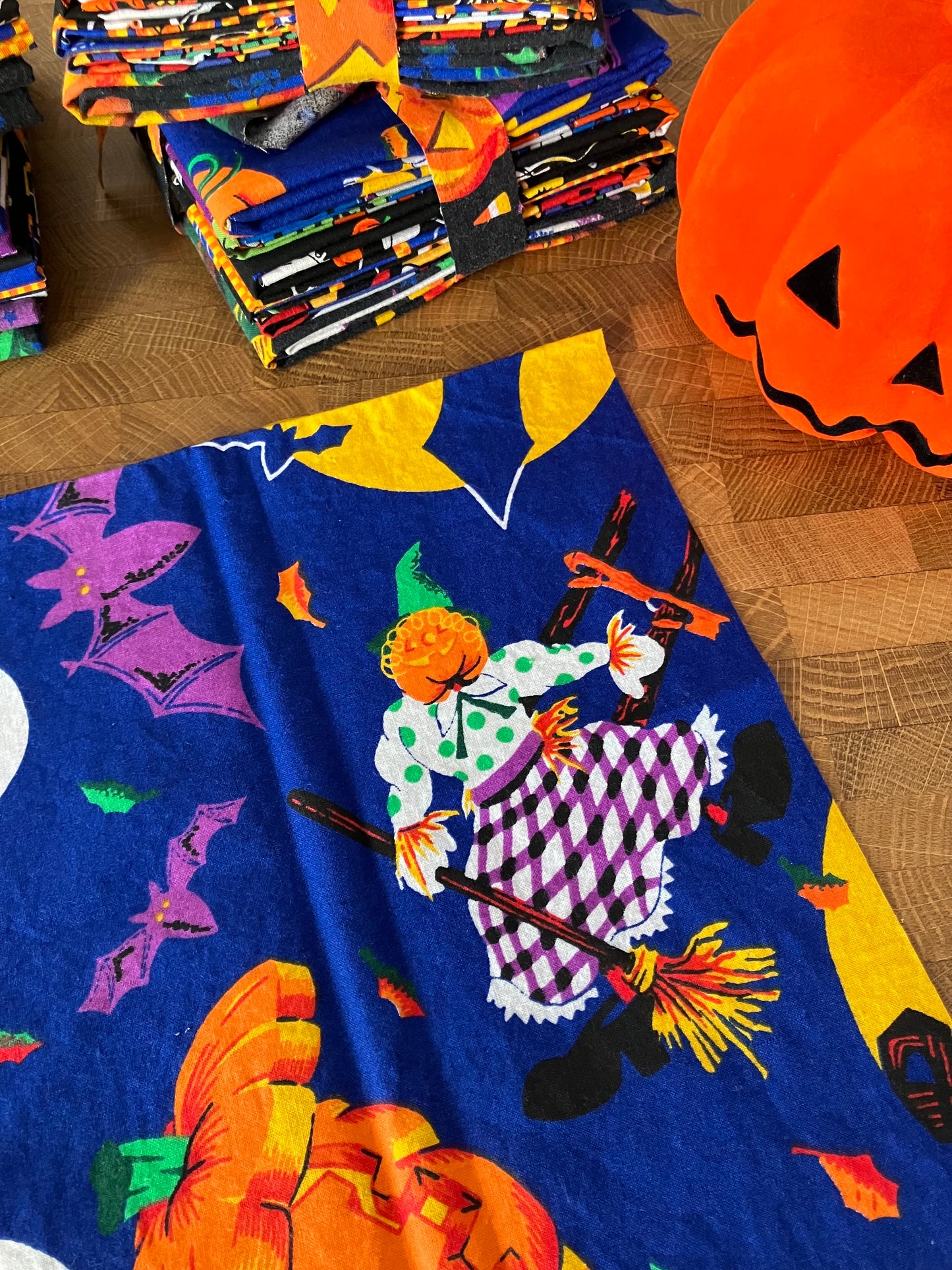 Fat Quarter Bundles: 6 *VINTAGE* Halloween Fabrics