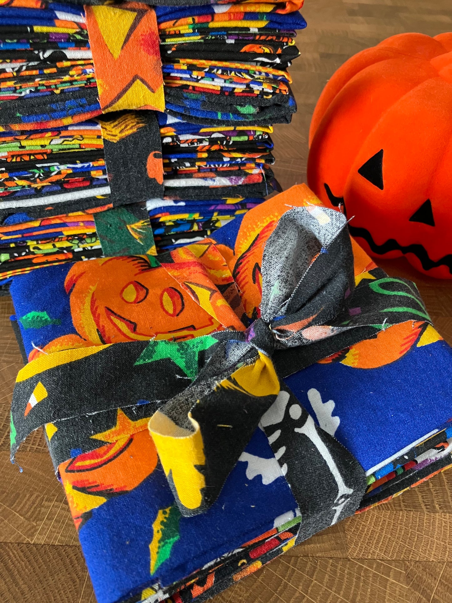 Fat Quarter Bundles: 6 *VINTAGE* Halloween Fabrics