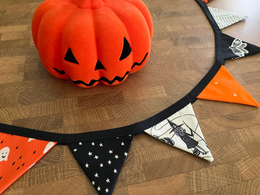 HALLOWEEN NIGHT BITTY BANNER