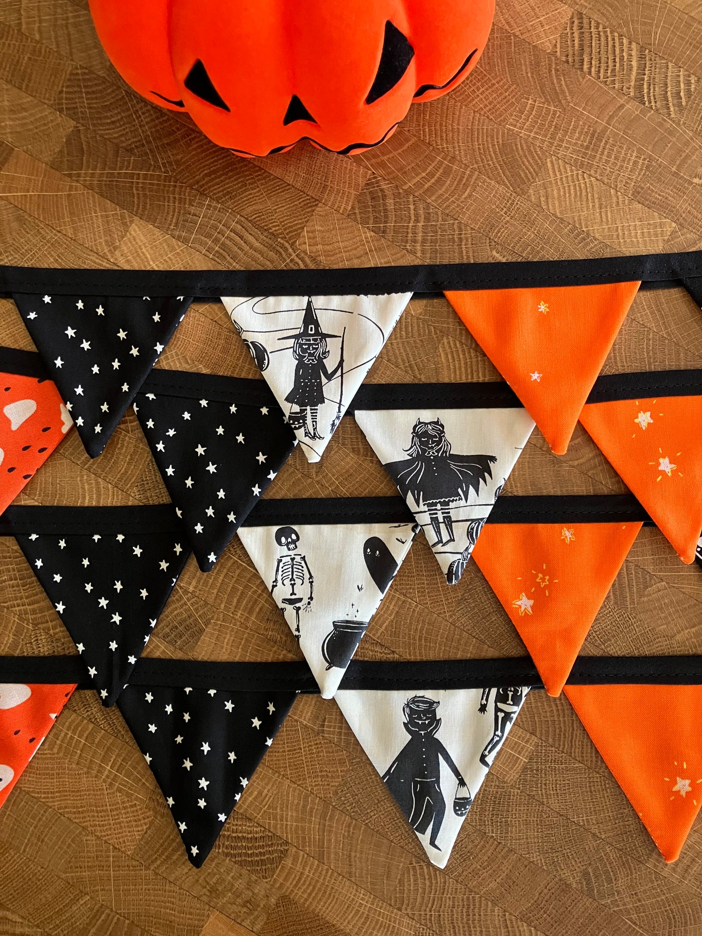 HALLOWEEN NIGHT BITTY BANNER