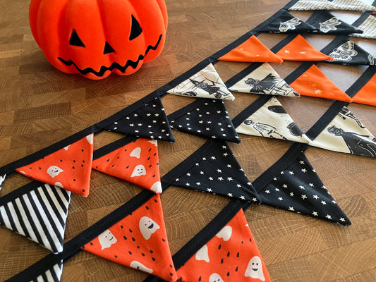 HALLOWEEN NIGHT BITTY BANNER