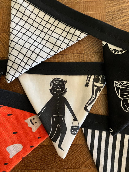 HALLOWEEN NIGHT BITTY BANNER