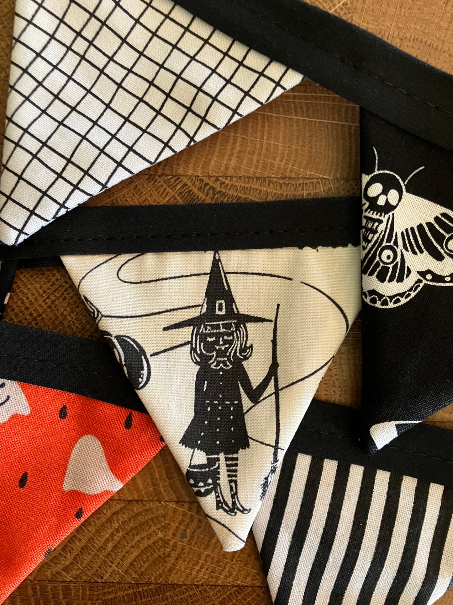 HALLOWEEN NIGHT BITTY BANNER